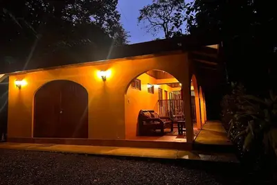 Image de 2br  Toucans and  Waterfalls- the garden cottage
