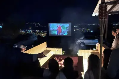 Image de House with a view of the city and its volcanoes, meters from the city.