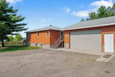 Image de 2 Bedroom near Hockey Arena, Mesabi Trail & Lake and McKinney Lake View