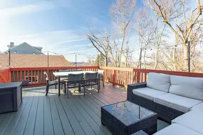 Image de Family-Friendly Getaway with Rooftop Views
