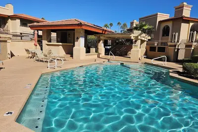 Image de Modern Oasis in Tapatio Cliffs 2br/ 2Bath w/ Pools, Views & Prime Location