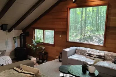 Image de Cozy spacious cabin - 10 min drive to horseshoe, moonstone ski resorts & Vetta