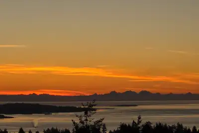 Image de Ocean & Mountain Views | Private Suite