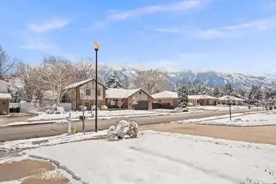 Sandy Ski House: Perfect for Group Ski Trips