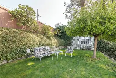 Image de Garden Retreat • Deck Dining + Fire Pit