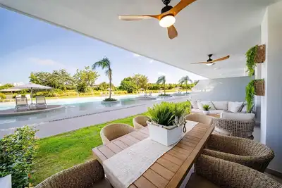 Image de Aqua Luxe Opulence Vista Piscina & Golf · by Sun5