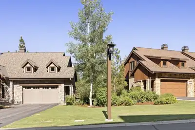 Image de Two Adjacent Luxury Townhomes | Walk to Northstar Village & Ski Lifts