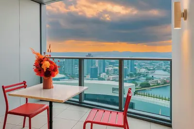 Gleaming Riverfront - Stay on Casino, Free Carpark