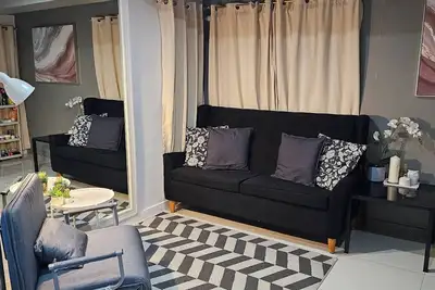 Image de Loft Casa Rosa2 2br à Bgc avec Smart Tv 55 pouces et 5 personnes