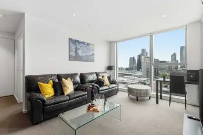 Image de Docklands 2br Apt Balcony, Gym, Pool Near Cbd & Mcg
