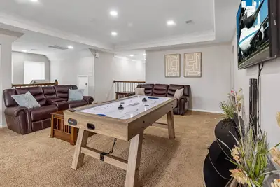 Image de HTown Getaway | Air Hockey Gym Yard Bbq Swing Set