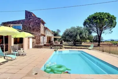 Image de La Bastide de Chapelone, une superbe maison de vacances avec piscine privée pour 10 personnes en Provence
