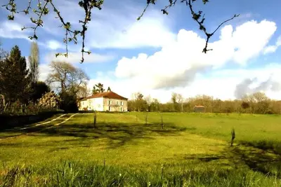 Image de Blanchetoure, maison de campagne historique du XIVe siècle