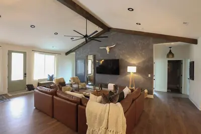 Image de Spacious 6-Bdrm House w/Pickleball Court in Charming Greer