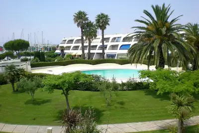 Image de Appartement 2 Pièces avec Terrasse et Jardin, 4 Couchages, Animaux Admis, Parking - Port Camargue