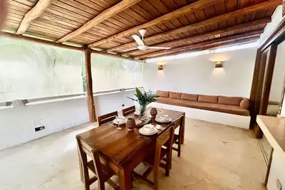 Image de Downtown Tropical Villa w/Pool & 24/7 Security