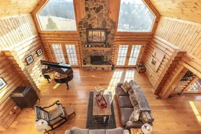 Image de Elevated Full Log Cabin on 10+ Private Acres | Winter Wonderland, Fireplace