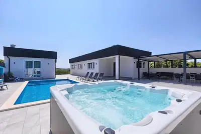 Image de Villa Va. Lunga with pool and wirpool and barbecue