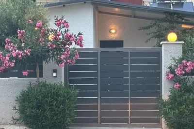 Image de Apartment 5 min from Varkiza Beach, near Vouliagmeni& 15 min from Athens Airport