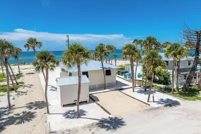 Image de Renovated Gulf Front Cottage Manasota Key Private Beach Access