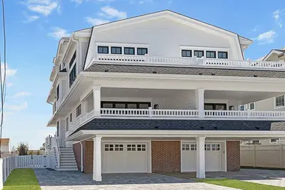 Image de Victory Grace - 5-bedroom townhome Avalon - Sleeps 14 - Bay Views & Private Pool