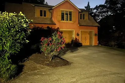 Image de Fantastic garage apartment on private 3 acre Radnor Estate