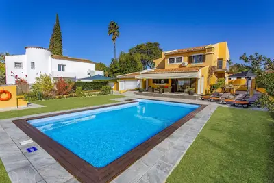 Villa Tadeu Quatro by Villa Plus