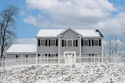 Image de Spacious Luxury Home in Quiet Neighborhood