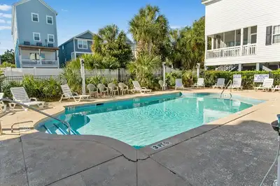 Image de 1-Block to Beach | Pool | 4br | Screened Porches