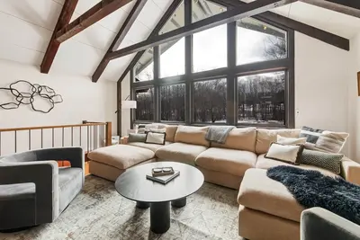 Image de The Manor on the Ridge | 5 Min to Mt Snow | Hot Tub