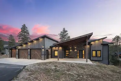 Image de Sleeps 14, Hot tub, OutdoorFireTable, HeatedGarage