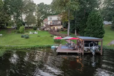 Image de House on Lake Gaston - Main Lake Views: 5 Bedrooms, Sleeps 13, Pet-Friendly