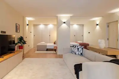 Image de Modern Studio, Open Plan Elegance by HostWise