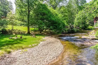 Image de Coweeta Rapids: Your Elevated Creekside Escape