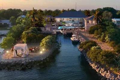 Image de Oceanfront Charm Meets Bespoke Luxury- Brand New 9 Bedroom Estate & Sleeps 26