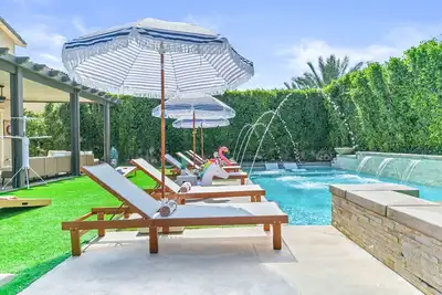 Image de Ultimate Coachella Valley Oasis: 7br Private Resort, Spa & Mini-Golf