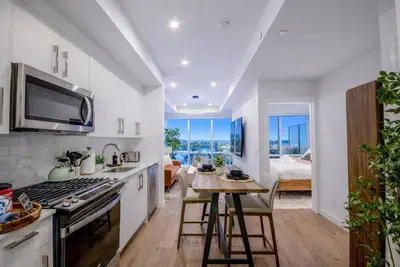 Image de Modern 2 King Bed | Skyline | Gym | Kensington| Ug