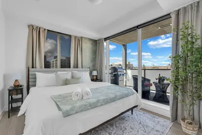 Image de Kensington Condo | King Bed + Banff Pass + Parking