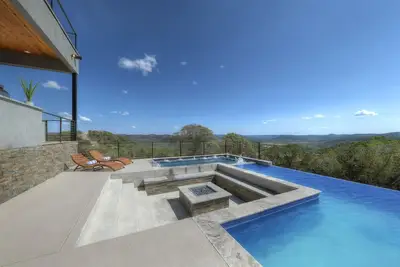 Image de Private Luxury Resort w/Infinity Pool, Hot Tub, Near Frio River, & Great Views