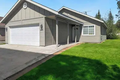 Image de Quiet Single-Level Retreat Close to Town