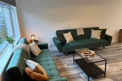 Image de 3br Home • Sleeps 10 • Private Drive • Near Park