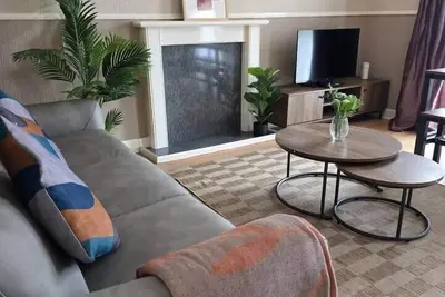 Image de 3br House • Parking • 10 Mins to Airport •Sleeps 6