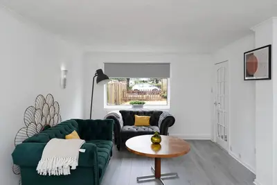 Image de Whitburn 3br Stay • Free Parking • Quick M8 Access