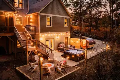 Image de BoHo Home|10 King beds|Hot tub|Barrel Sauna|SpeakEasy|Theater|5200SqFt