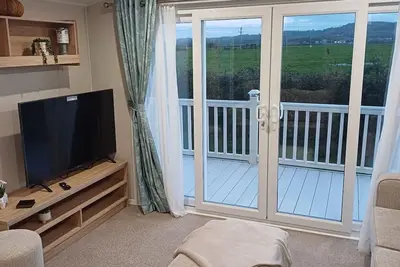 Image de Lovely 8 berth caravan with full decking at Ty Mawr, North Wales ref 86140i