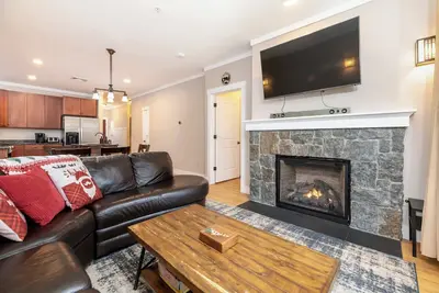 Image de Cozy Ski-in/Ski-out Retreat at Timbertown!