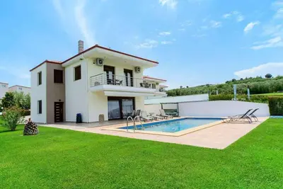 Image de R 3094 Villa Felicia - Elegant Villa With garden swing. Welcome Drink & Ironing Board