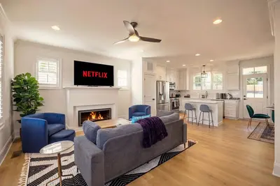 Image de New Home, Between Uva & Downtown Mall, Wine Country