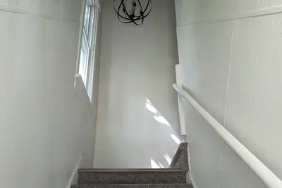 Image de Lovely 2-bedroom top floor apartment with parking and laundry in peaceful Fargo