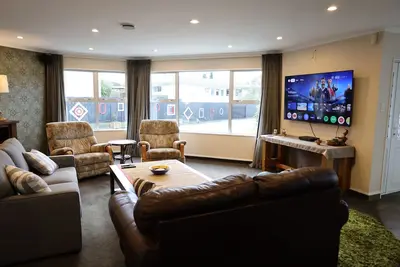 Image de Rev it up Homestay. 800 meters to town, 1. 5k to Manfeild race track.